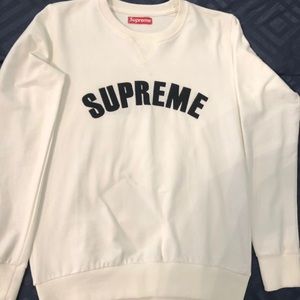 A white size small Supreme crewneck/sweater
